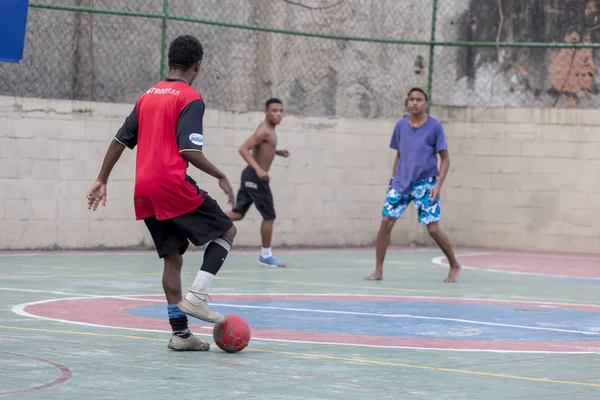 Rio Janeiro Brasil Agosto 2016 Jovens Jogando Futebol Playground Patrocinado — Fotografia de Stock