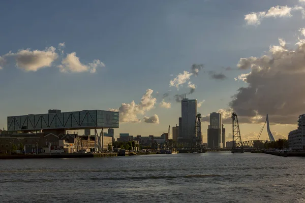 Zonsondergang Cityscape van Rotterdam — Stockfoto