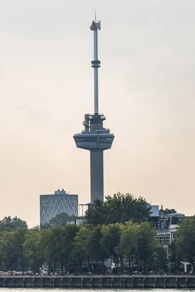 Volledig Zicht Euromast Rotterdam Nederland Hoog Boven Stad Bij Zonsondergang — Stockfoto