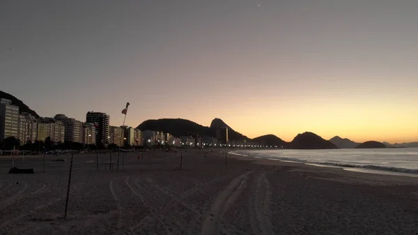 Vista Aérea Playa Copacabana Con Montaña Sugarloaf Como Silueta Contra — Foto de Stock