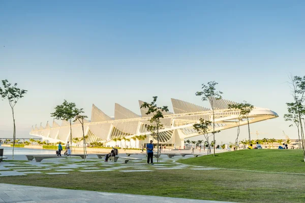 リオデジャネイロ ブラジル 2016年4月12日 青空と明るい日に一般に公開したばかりの明日の博物館と博物館四半期広場 — ストック写真