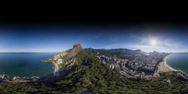 Two Brothers dağ ve Leblon plaj ve mahalle ve rio de Janeiro daha geniş şehir manzarası 3d çevre haritalama ve 360vr kullanıma hazır 360 derece hava panorama.
