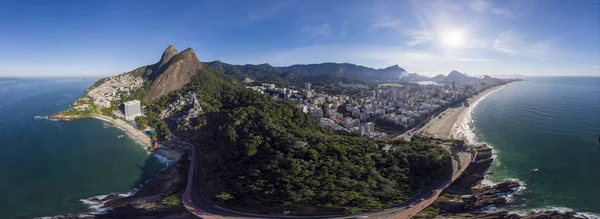 Aerial 180 Fokú Panoráma Rio Janeiro Két Testvér Hegycsúcsok Leblon — Stock Fotó