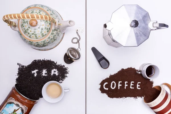 Sol bir çaydanlık ve çay, sağ bir moka pot ve kahve ile bölünmüş çerçeve. Stüdyoda kurutulmuş çay yaprağında 'çay' ve kahve tanesinde 'kahve' yazılı kelimelerle çekim.