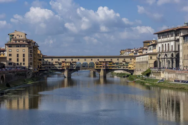 Slavný Vecchio Bridge ve Florencii — Stock fotografie