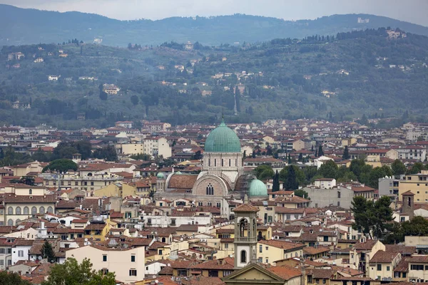 Pohled Cityscape Florencii Zelenou Kopulí Budovy Akademie Uprostřed Toskánskem Pozadí — Stock fotografie