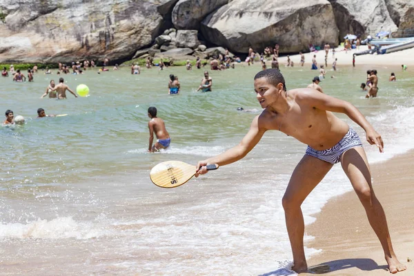 Grumari Rio Janeiro Brasil Janeiro 2016 Jovem Jogando Raquete Praia — Fotografia de Stock