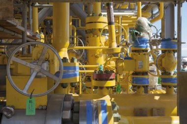 Niteroi, Brezilya - 14 Ağustos 2015: Rio de Janeiro körfezinde büyük bir petrol gemisinde ekipman