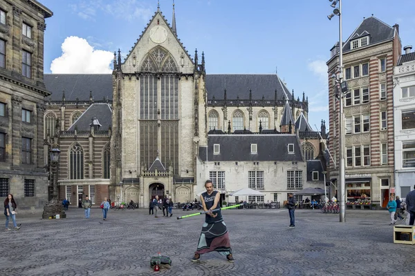 Amsterdã Holanda Agosto 2012 Turistas Histórica Praça Central Amsterdã Frente — Fotografia de Stock Editorial © Maarten_Zeehandelaar #298179530 Amsterdã Holanda Agosto 2012 Turistas Histórica Praça Central Amsterdã Frente — Fotografia de Stock Editorial © Maarten_Zeehandelaar #298179530
