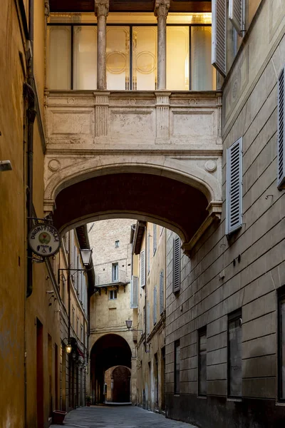 Уличная Арка Средневековом Городе Сиена Италии — стоковое фото