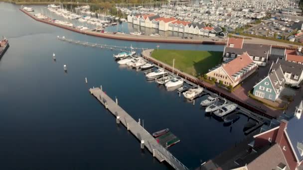 Luftdrone Visning Havnen Huizen Panorering Viser Bredere Omgivelser Med Gooimeer – Stock-video