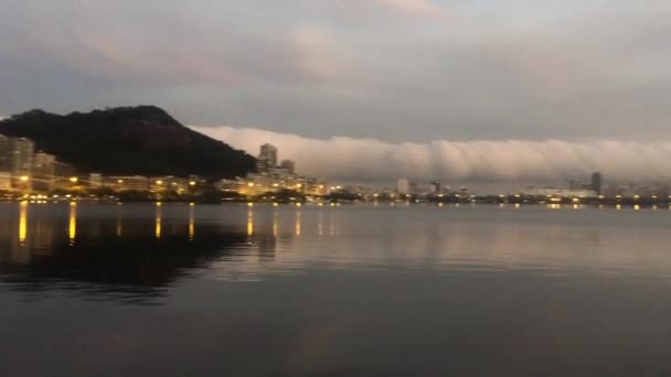 Filmagem Fenômeno Climático Excepcional Uma Nuvem Tubular Rolando Oceano Atingindo — Vídeo de Stock