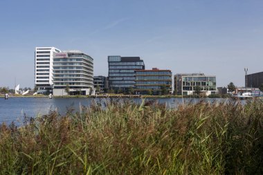 Amsterdam, Hollanda - 31 Ağustos 2019: Houthaven Mahallesi 'ndeki modern binalar