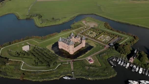 Aerial Closing Muiderslot Castle Muiden Amsterdam Its Lush Gardens Ijsselmeer — Stock Video