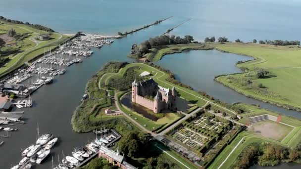 Aerial Panning Muiderslot Castle Muiden Amsterdam Ijsselmeer Surrounding Water Entrenchment — Stock Video