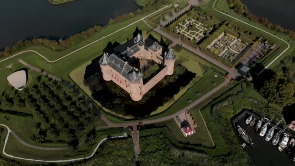 Aerial Κλείνοντας Στο Κάστρο Muiderslot Στο Muiden Κοντά Στο Άμστερνταμ — Αρχείο Βίντεο