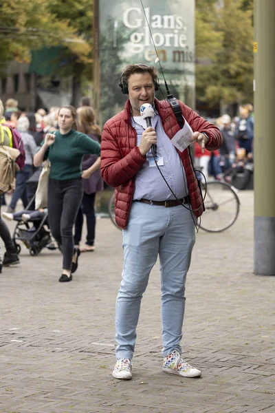 Haya Países Bajos Septiembre 2019 Periodista Holandés Reportando Vivo Para — Foto de Stock