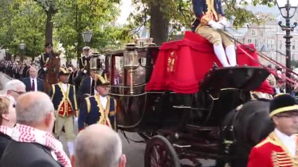 Prince Constantijn Princesse Laurentien Famille Royale Néerlandaise Passant Cheval Calèche — Video