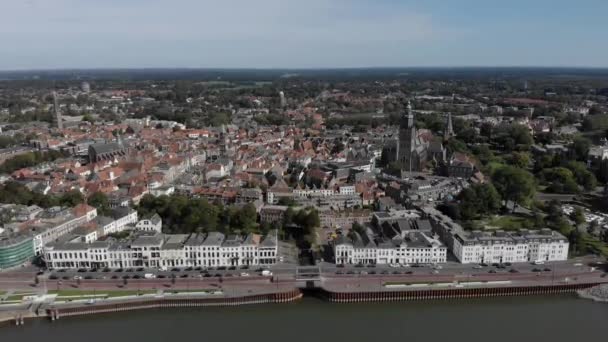 Aproximación Aérea Del Bulevar Ciudad Holandesa Hanseática Zutphen Paisaje Urbano — Vídeo de stock