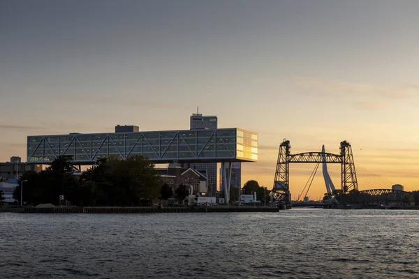 Rotterdam Holanda Setembro 2019 Edifício Escritórios Moderno Unilever Construído Sobre — Fotografia de Stock