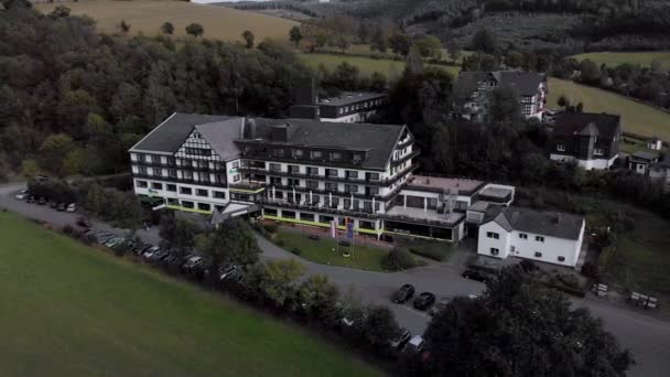 Luchtfoto Van Het Alpin Hotel Het Kuuroord Skidorp Grafschaft Het — Stockvideo