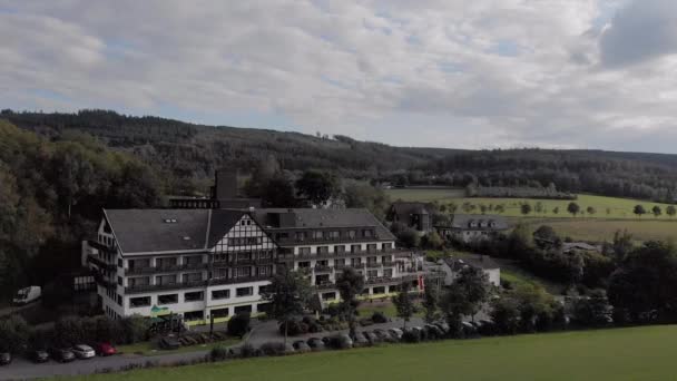 Vista Aérea Hotel Alpin Spa Vila Esqui Grafschaft Região Sauerland — Vídeo de Stock