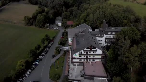 Letecký Pohled Hotel Alpin Lázeňské Lyžařské Vesnici Grafschaft Regionu Sauerland — Stock video