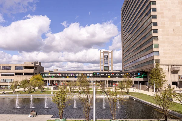 Rotterdam Nederländerna September 2019 Erasmus University Logotypen Campusbyggnad Creating Societal — Stockfoto