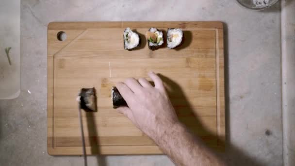 Time Lapse Top View Two Hands Wooden Cutting Tablet Kitchen — Stock Video