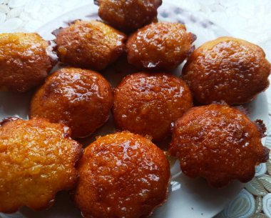 Tatlı pastalı tabağın üst görüntüsü