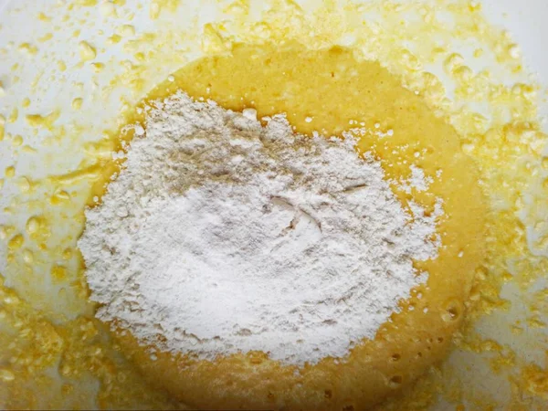 Çörek Pişirmek Için Unlu Hamur Manzarası — Stok fotoğraf