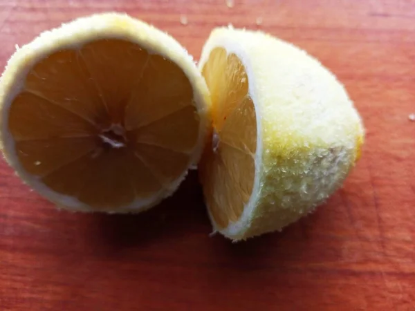 Vue Dessus Planche Découper Avec Des Tranches Citron Sur Table — Photo
