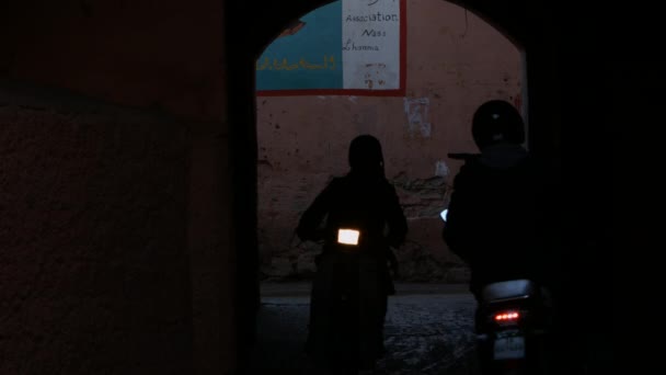 モロッコ マラケシュ市で人気の路地 — ストック動画
