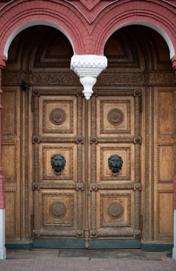 ahşaptan yapılmış güzel ön kapılar