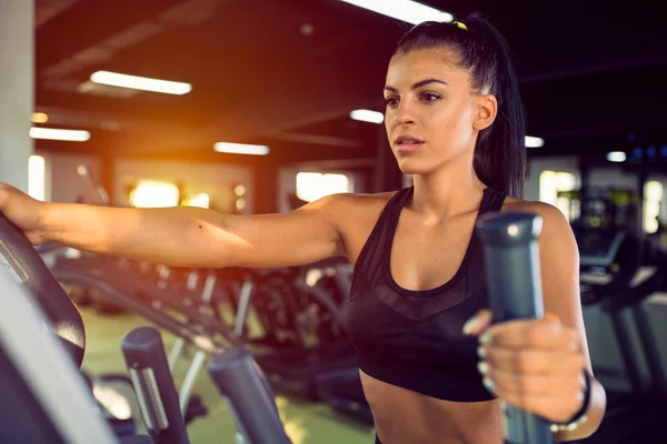 Entrenamiento Mujer Joven Gimnasio Estilo Vida Saludable —  Fotos de Stock