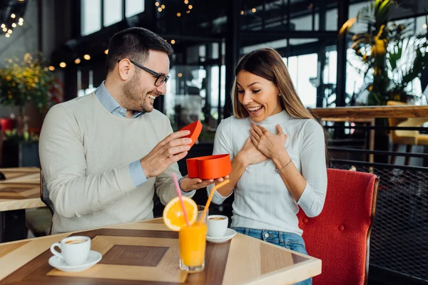 Coppia Seduta Caffè San Valentino — Foto Stock