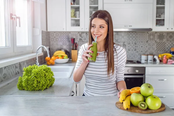 Voeding Concept. Gezonde levensstijl, vegetarische maaltijden en maaltijd — Stockfoto