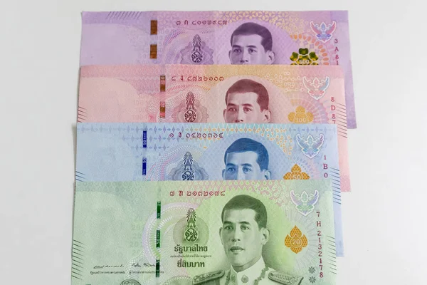 Ассорти Банкнот Таиланда Бат Белом Фоне — стоковое фото