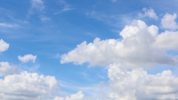 Time Lapse Beau Ciel Bleu Avec Des Nuages Déplaçant Amas — Video