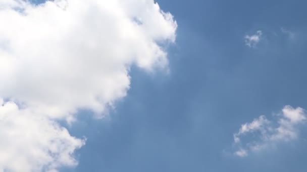 Ciel temporel avec des nuages mouvants. images temps écoulé ciel. Time lapse nuage beau ciel.