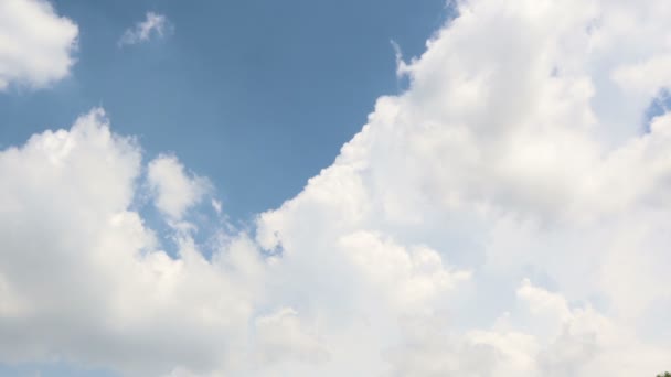 Небо Движущимися Облаками Съемка Времени Истечения Неба Небо Облачно Прояснениями — стоковое видео