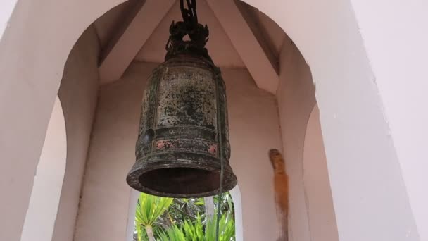 Bells Temples Thailand Hitting Wood Buddhist Beliefs Good Luck — Stock Video