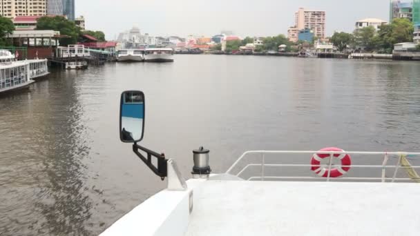 Blick Vom Bug Des Bootes Auf Dem Fluss Chao Phraya — Stockvideo