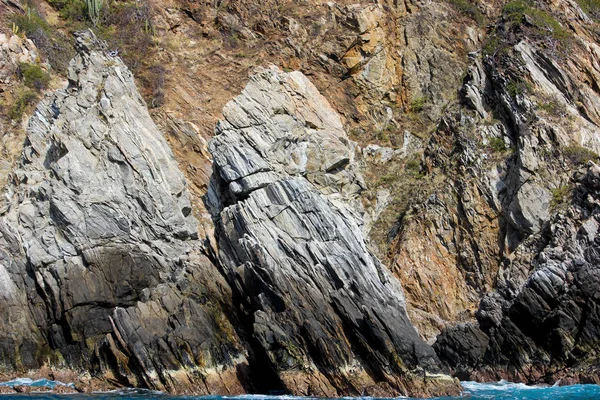 ライオン型岩 オアハカ海の有名なライオン形の岩 メキシコ海のネコ形の岩 — ストック写真