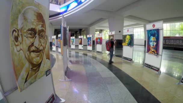 멕시코 멕시코 2019년 지하철의 부에나비스타 역에서 전시회를 관람하는 장소에서 조직된 — 비디오