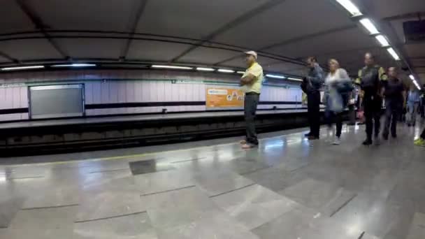 Мехико Мексика Июнь 2019 Года Посадка Людей Метро Станция Буэнависта — стоковое видео