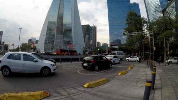 メキシコシティ メキシコ 2019年6月 リオチュルブスコと反乱軍の通りを飾る最近の建設の建物 マナカルは ショップやレクリエーションの場所を持つ建物です — ストック動画