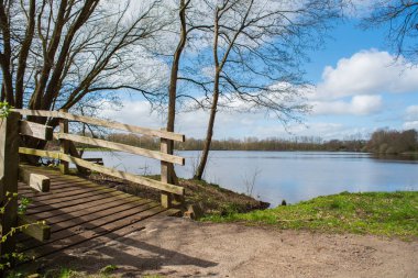 Su her zaman doğada yolunu bulur.