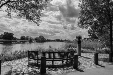 Geçmişe yolculuk. Lesum nehri üzerindeki Bremen'deki Knoops Parkı