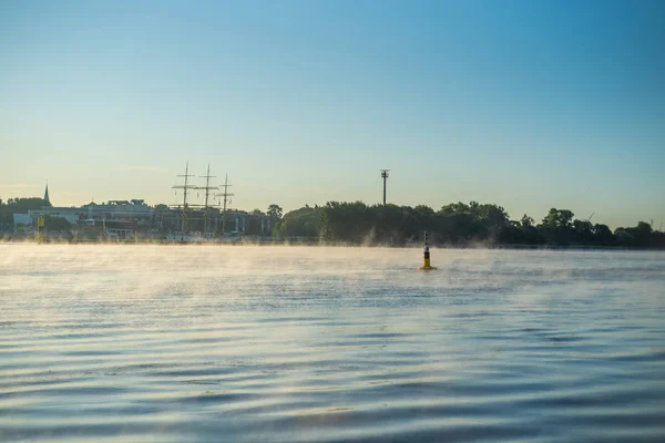 Manhã Adiantada Nevoeiro Claro Instala Rio Weser Bremen — Fotografia de Stock
